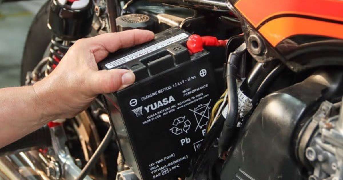 Dịch vụ cứu hộ xe hết bình ắc quy 24/24 3 Dịch vụ cứu hộ xe hết bình 24/24