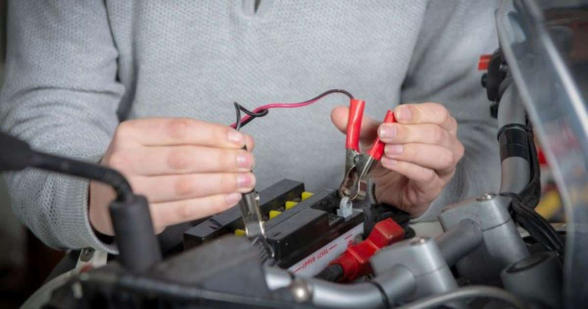 Dịch vụ cứu hộ xe hết bình ắc quy 24/24 1 Dịch vụ cứu hộ xe hết bình ắc quy 24/24