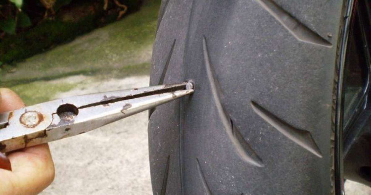 Dịch vụ cứu hộ xe thủng lốp của SOSXEMAY