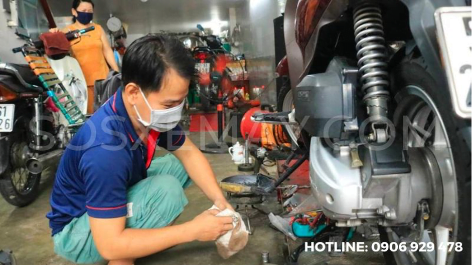 DỊCH VỤ VÁ XE LƯU ĐỘNG HỖ TRỢ 24/24 SOSXEMAY 4 Dich Vu Va Xe Luu Dong Ho Tro 24 24 Thanh Liem5